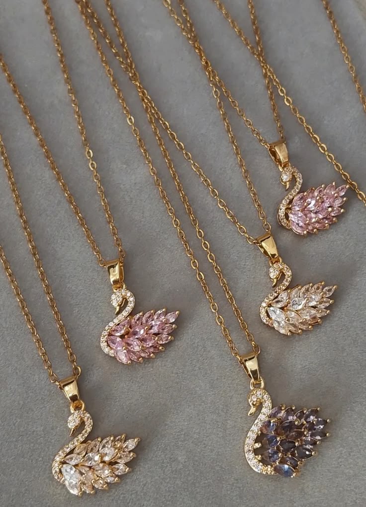 EL-VYN Secret - Swan Necklace
